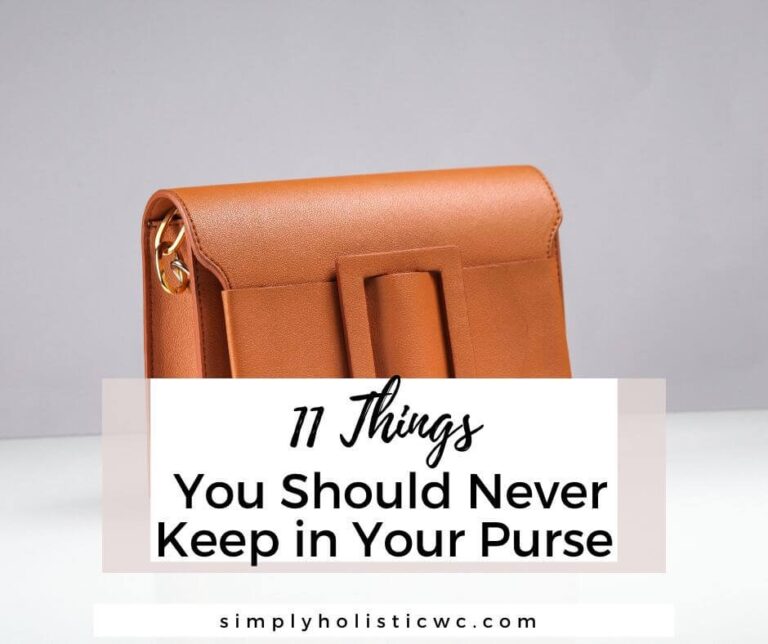 11 Things You Should Never Keep in Your Purse